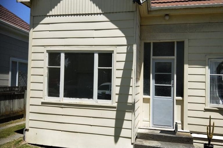 Photo of property in 90a Victoria Avenue, Waiuku, 2123