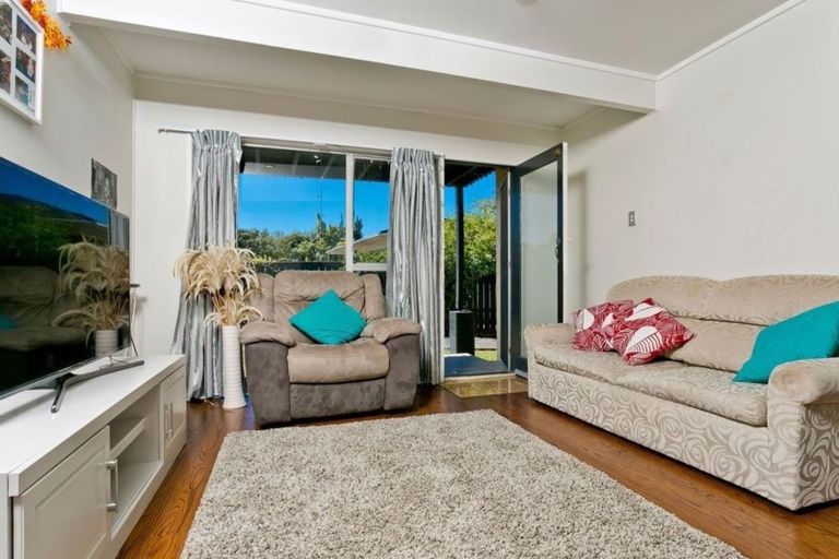 Photo of property in 20 Kapiti Place, Sunnynook, Auckland, 0620