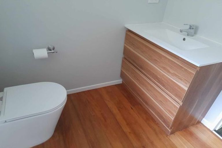 Photo of property in 1/96 Severn Street, Island Bay, Wellington, 6023