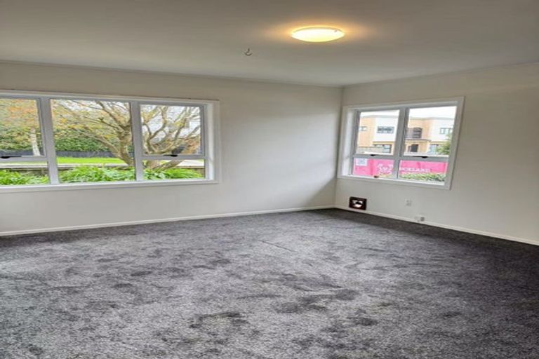 Photo of property in 25 Moor Avenue, Te Atatu Peninsula, Auckland, 0610