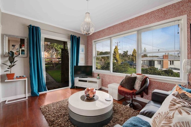 Photo of property in 27a Makiri Street, Helensville, 0800