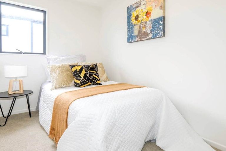 Photo of property in 37a Crestview Rise, Papakura, 2110