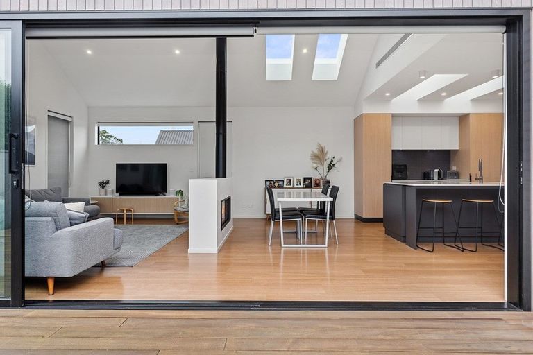 Photo of property in 1 Bunz Road, Halswell, Christchurch, 8025