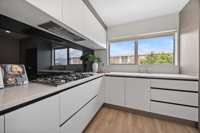 Photo of property in 4 Meritage Lane, Te Atatu South, Auckland, 0610