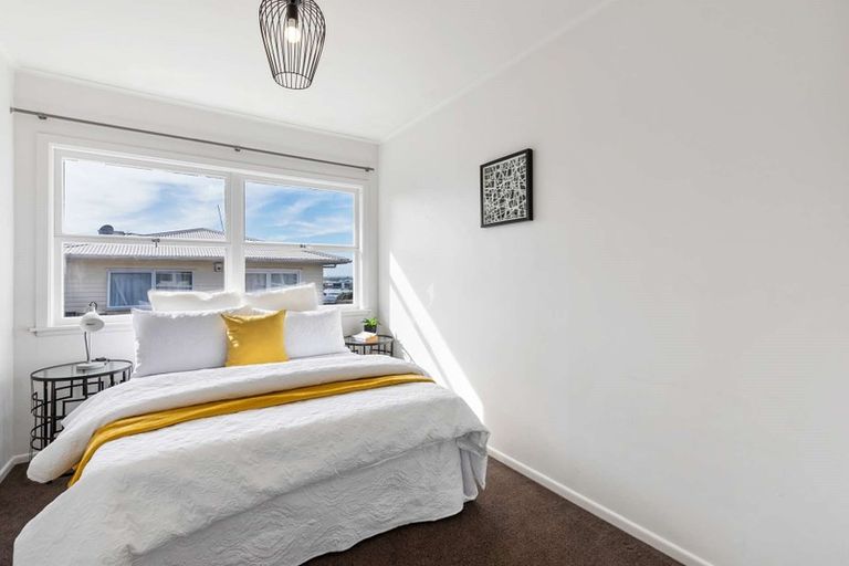 Photo of property in 1/93 Target Road, Totara Vale, Auckland, 0629