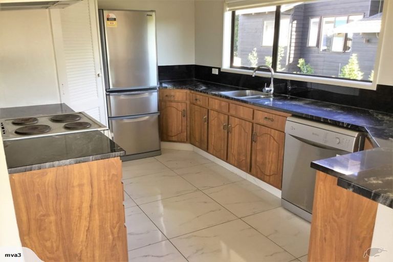 Photo of property in 24a East Coast Road, Milford, Auckland, 0620