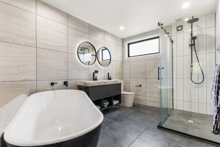 Photo of property in 11 Eugen Place, Bayview, Auckland, 0629