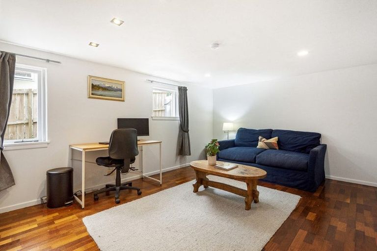 Photo of property in 4/37 Onewa Road, Northcote, Auckland, 0627