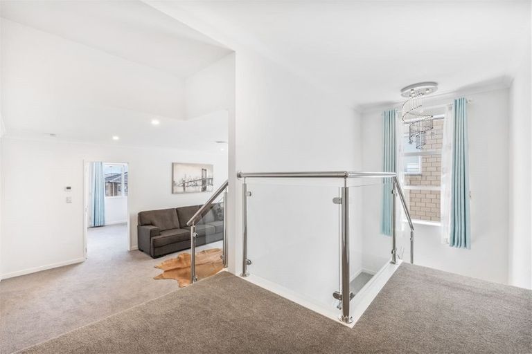 Photo of property in 25 Casheltown Way, Flat Bush, Auckland, 2019