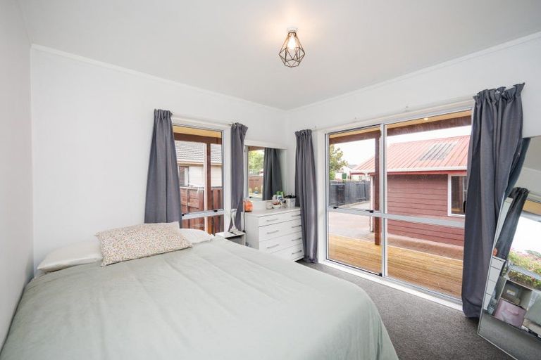 Photo of property in 21 Dalfield Place, Highbury, Palmerston North, 4412