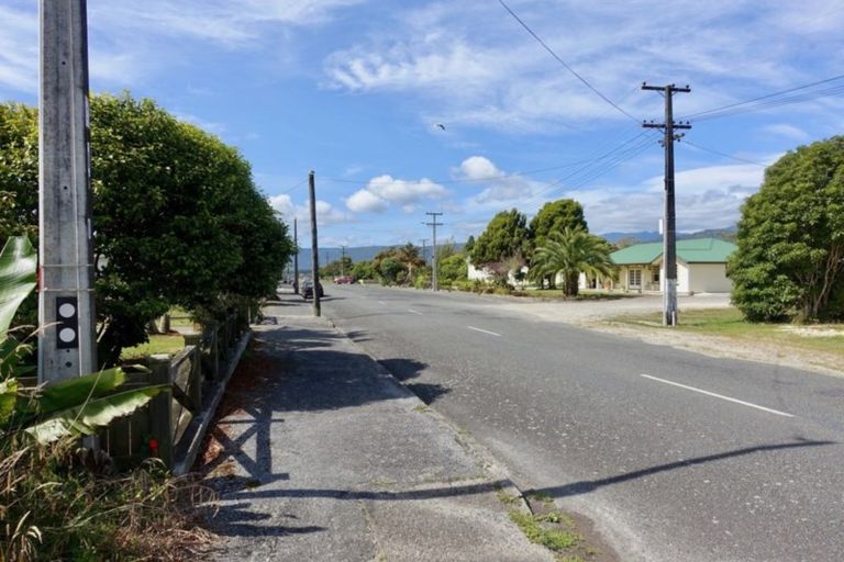 Photo of property in 27 Wharf Road, Karamea, 7893