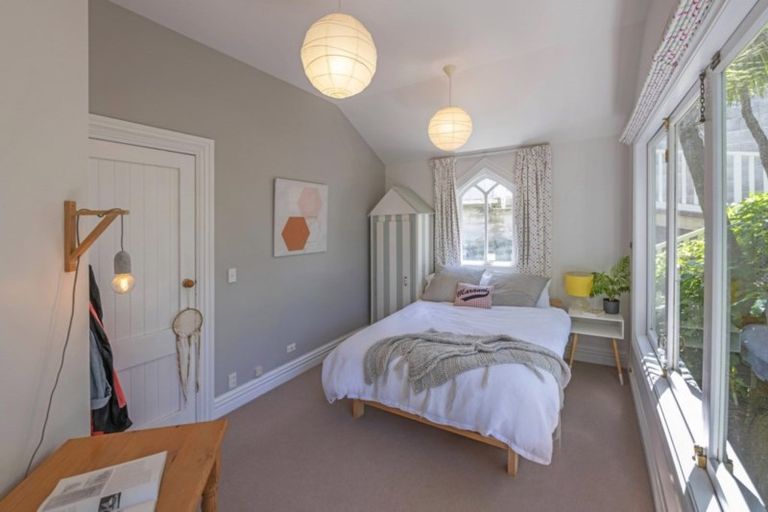 Photo of property in 63 Pretoria Road, Karaka Bays, Wellington, 6022