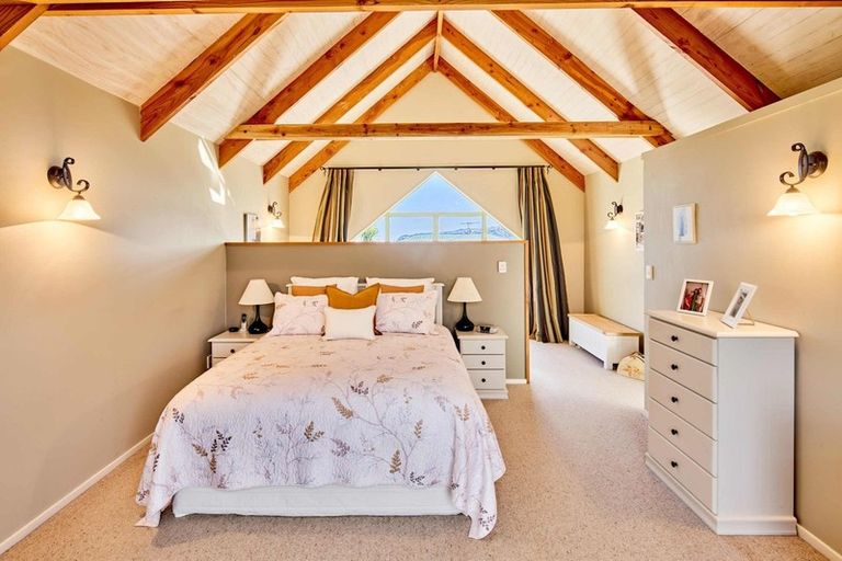 Photo of property in 13 Seaview Road, Paremata, Porirua, 5024