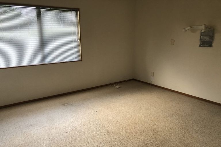 Photo of property in 1/194 Whangaparaoa Road, Red Beach, 0932