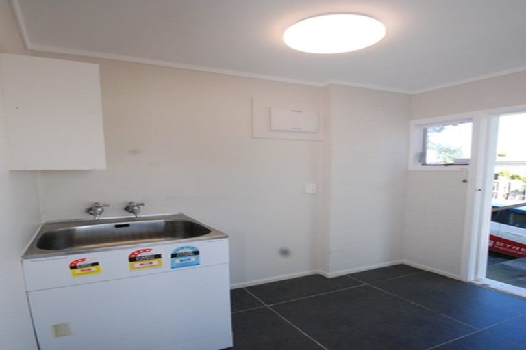 Photo of property in 1/16 Roberts Road, Glenfield, Auckland, 0629