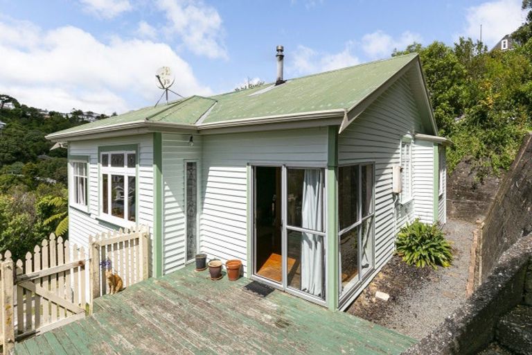 Photo of property in 133 Newlands Road, Newlands, Wellington, 6037