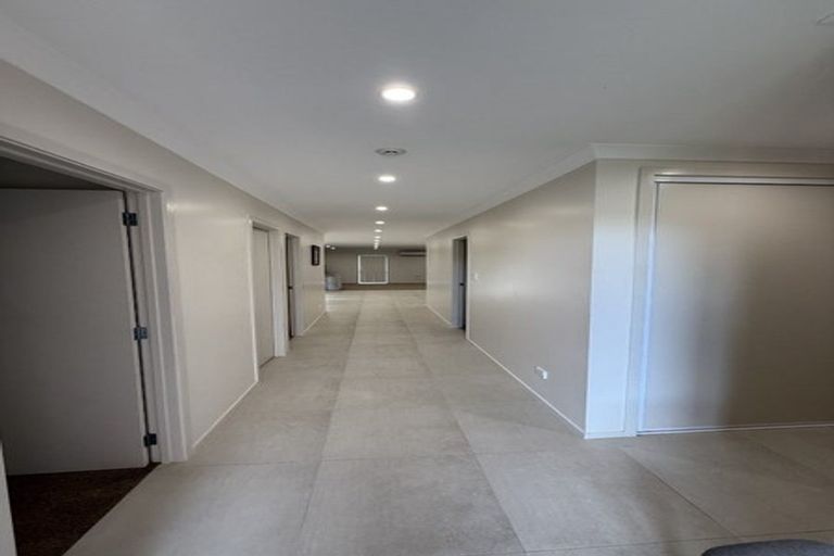 Photo of property in 35 Riverglade Parkway, Te Atatu South, Auckland, 0610