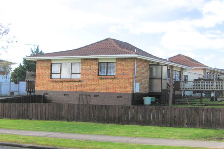 Photo of property in 1/33 Sikkim Crescent, Clover Park, Auckland, 2019