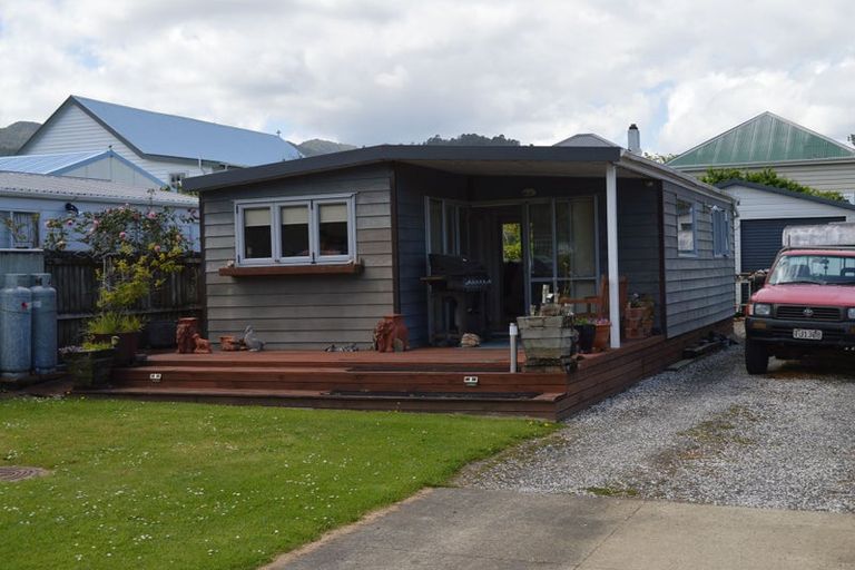 Photo of property in 74 Watt Street, Coromandel, 3506