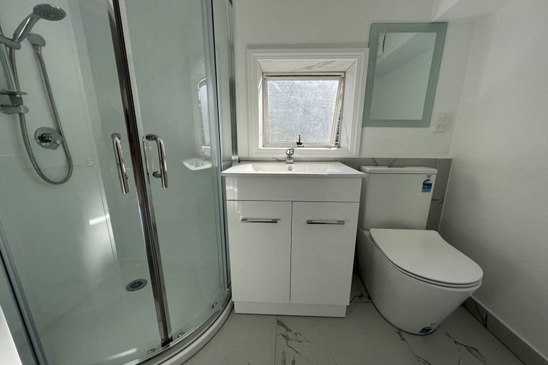 Photo of property in 127 Exmouth Road, Northcote, Auckland, 0627