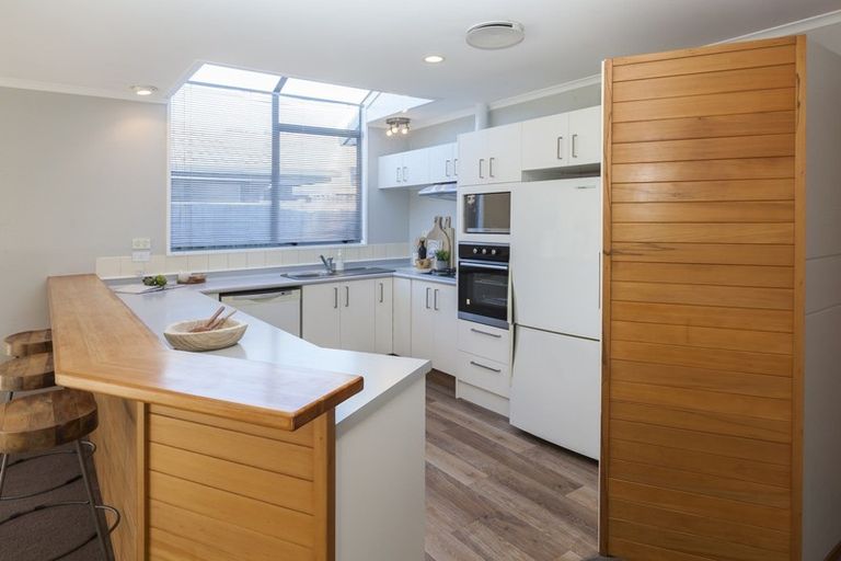 Photo of property in 39 Laing Crescent, Heathcote Valley, Christchurch, 8022