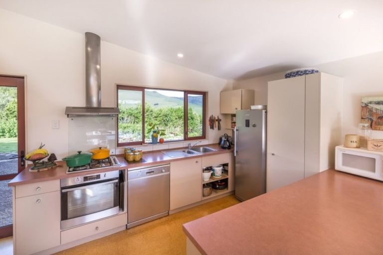 Photo of property in 196 Okains Bay Road, Robinsons Bay, Akaroa, 7581