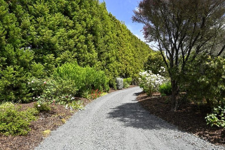 Photo of property in 230 Taupaki Road, Taupaki, Henderson, 0782