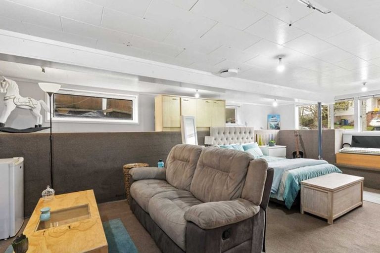 Photo of property in 38 Normanton Street, Glenfield, Auckland, 0629