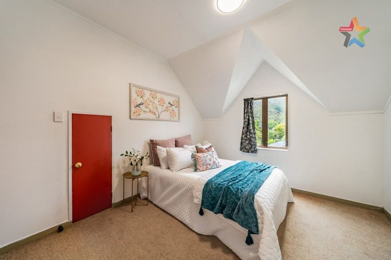 Photo of property in 19 Mcenroe Grove, Naenae, Lower Hutt, 5011