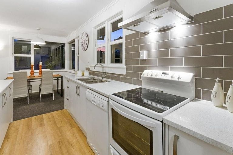 Photo of property in 2/14 Selwyn Crescent, Forrest Hill, Auckland, 0620