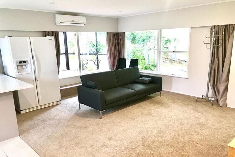 Photo of property in 2/5 Keldale Place, Forrest Hill, Auckland, 0620