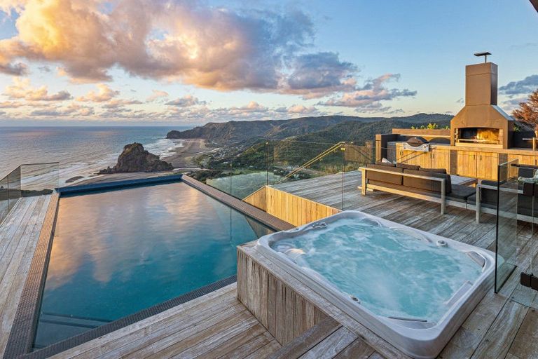 Photo of property in 81 Piha Road, Piha, New Lynn, 0772