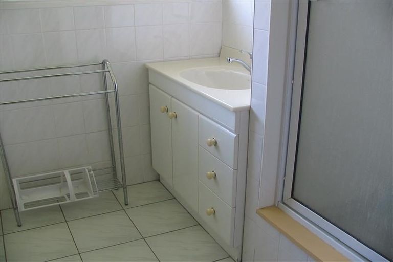 Photo of property in 19 Cascades Road, Pakuranga Heights, Auckland, 2010