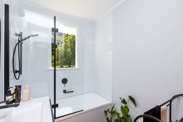 Photo of property in 43 Gillespies Road, Birchville, Upper Hutt, 5018