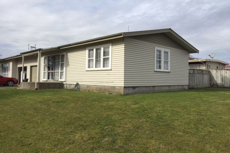 Photo of property in 2 Abraham Crescent, Milson, Palmerston North, 4414