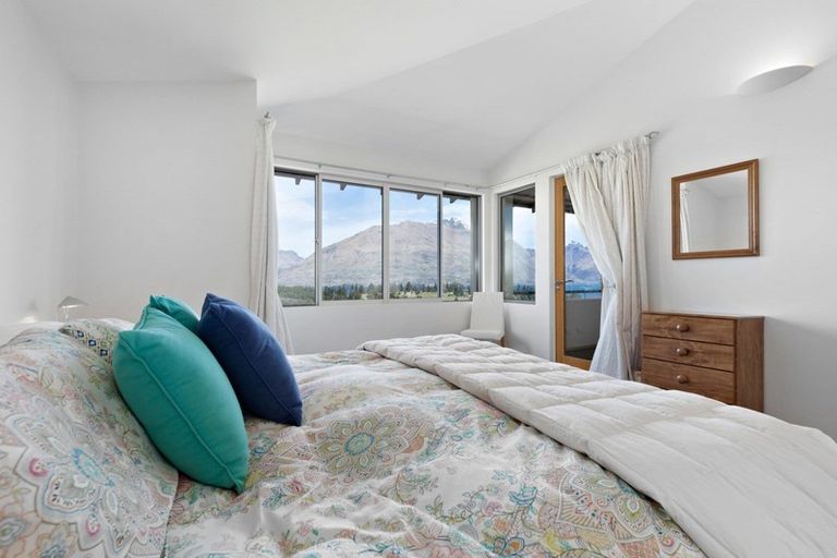 Photo of property in 16 Earnslaw Terrace, Queenstown, 9300