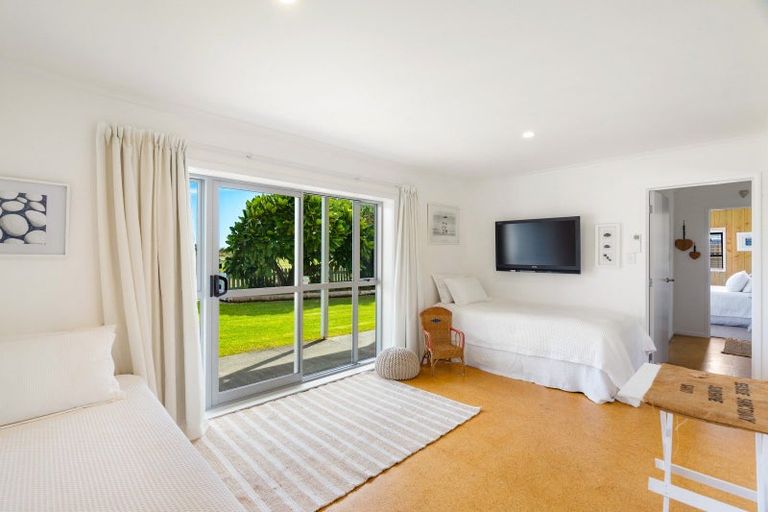 Photo of property in 1 Moana Drive, Mahia, 4198