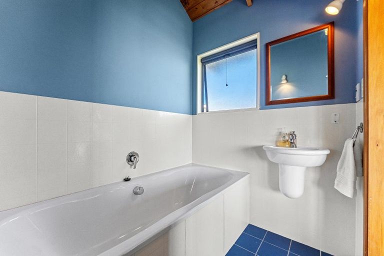 Photo of property in 73 Waitea Road, Muriwai, Waimauku, 0881