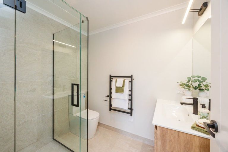 Photo of property in 5a Belvedere Crescent, Takaro, Palmerston North, 4412