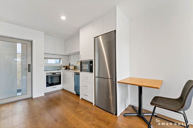 Photo of property in 15 Helen Jenepher Lane, Mount Wellington, Auckland, 1062