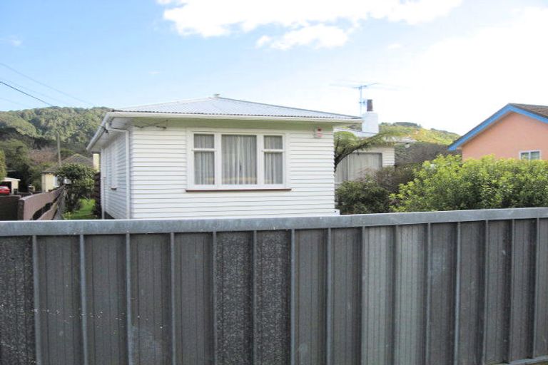 Photo of property in 30 Peel Place, Wainuiomata, Lower Hutt, 5014
