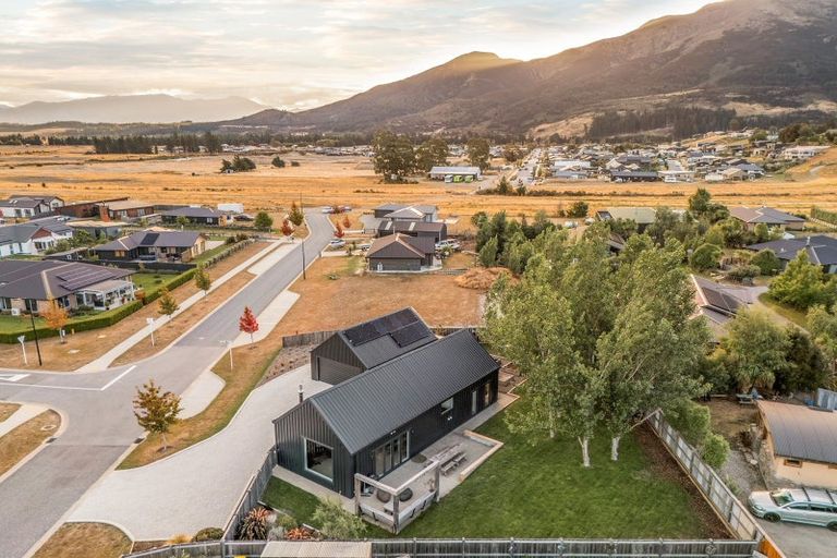 Photo of property in 19 Grandview Road, Lake Hawea, 9382
