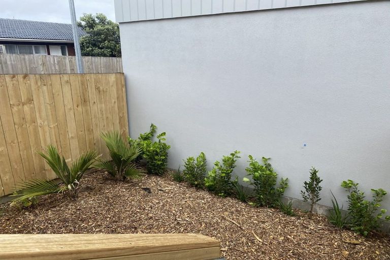 Photo of property in 35c Matipo Road, Te Atatu Peninsula, Auckland, 0610