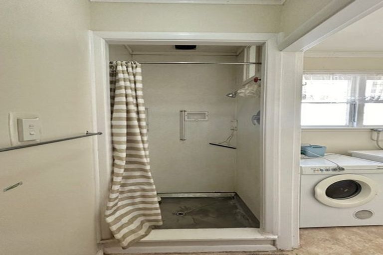 Photo of property in 42 Gibbons Street, Upper Hutt Central, Upper Hutt, 5018