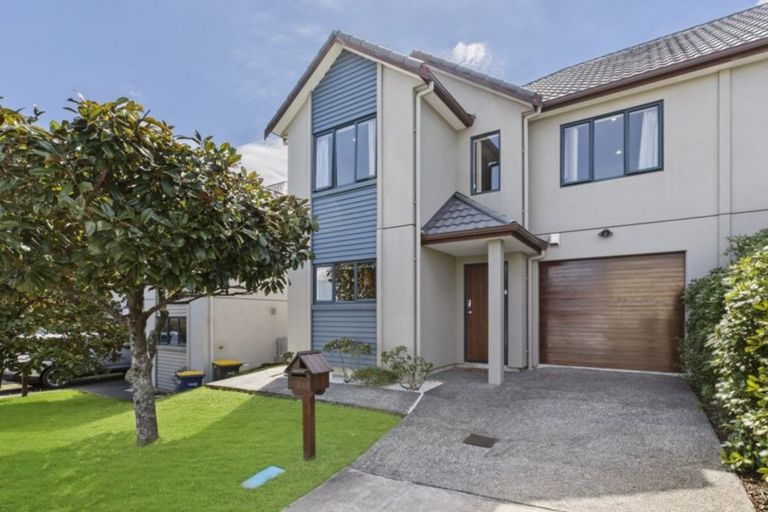 Photo of property in 3 Candlestick Place, Oteha, Auckland, 0632
