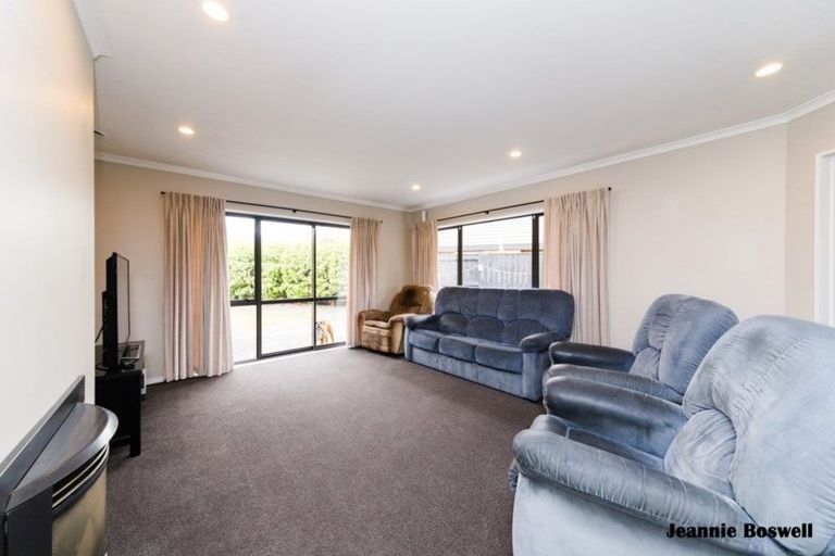 Photo of property in 40 Tennyson Avenue, Kelvin Grove, Palmerston North, 4414