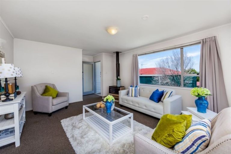 Photo of property in 1/11 Cassia Place, Sunnynook, Auckland, 0620