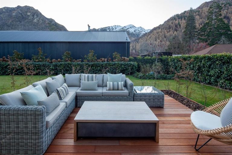 Photo of property in 32 Flynn Lane, Arrowtown, 9302