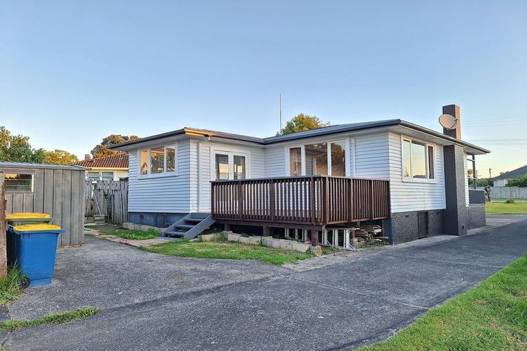 Photo of property in 6 Daphne Street, Kelston, Auckland, 0602