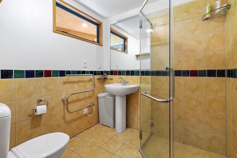 Photo of property in 166 The Esplanade, Houghton Bay, Wellington, 6023